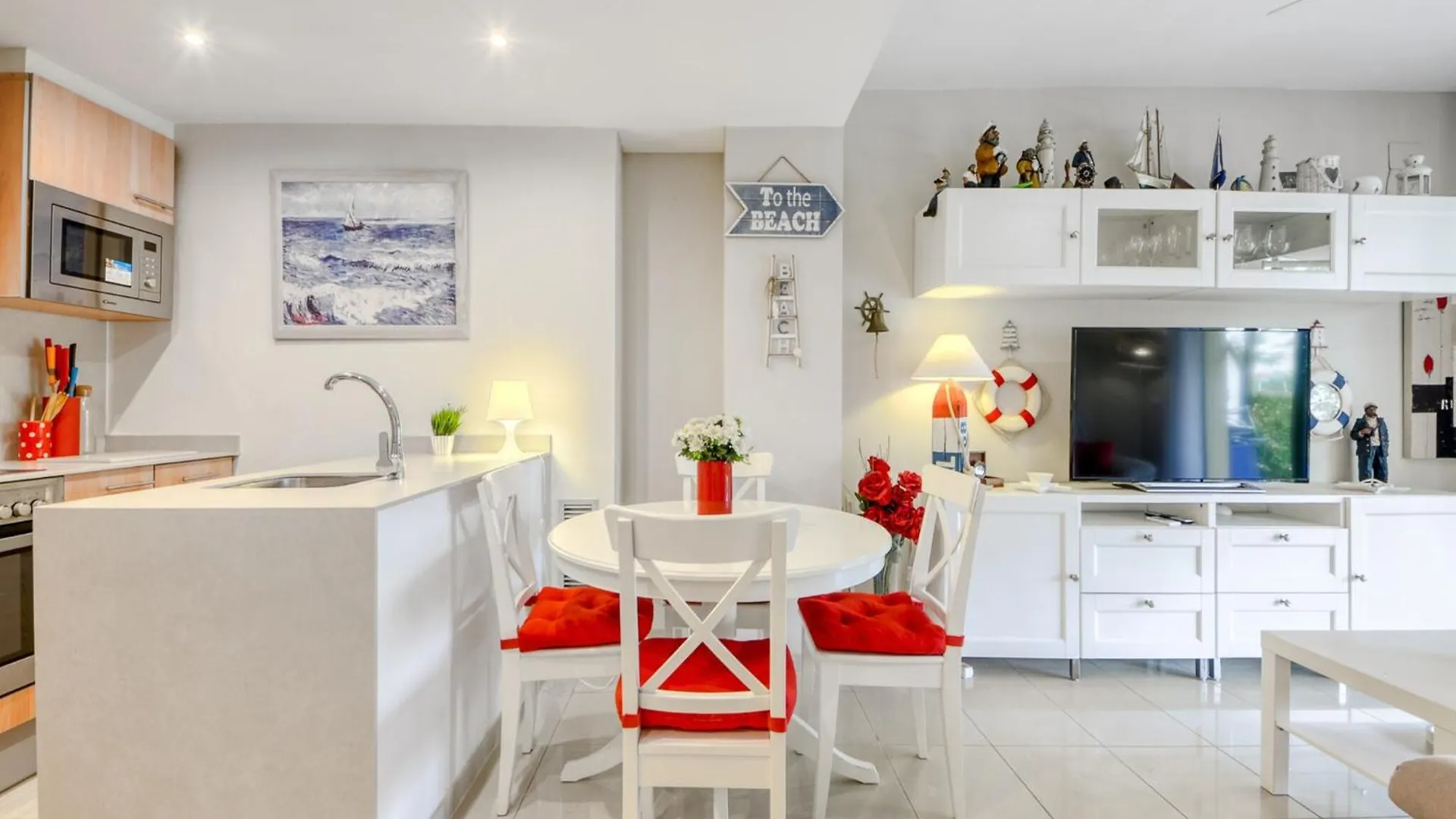 Cozy Apartment With Furniture Roses Hiszpania