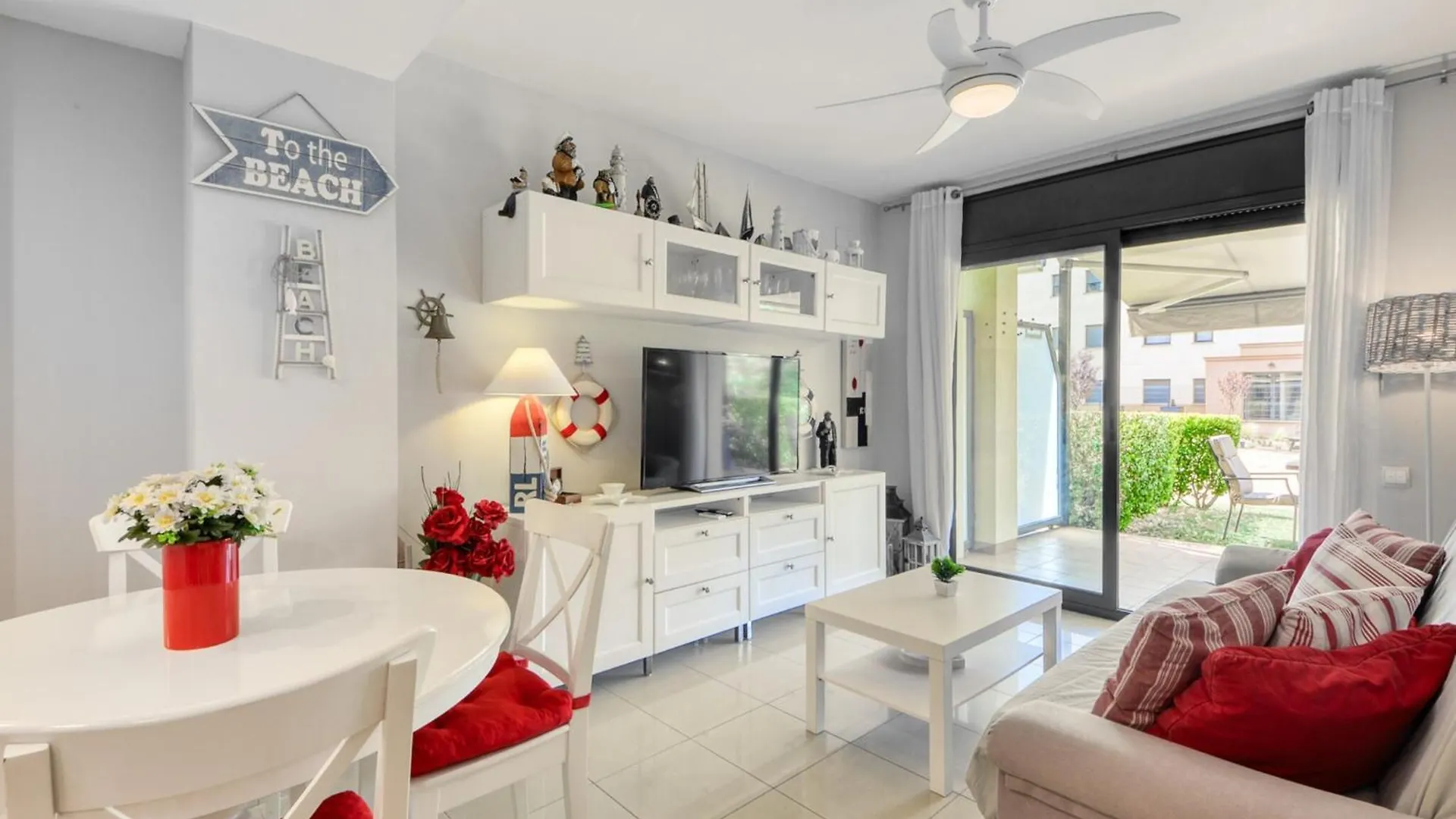 Cozy Apartment With Furniture Roses