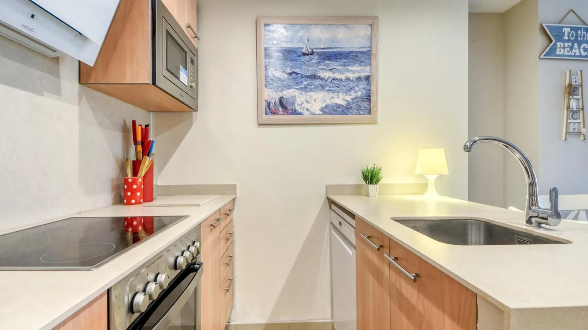 Cozy Apartment With Furniture Ρόζες