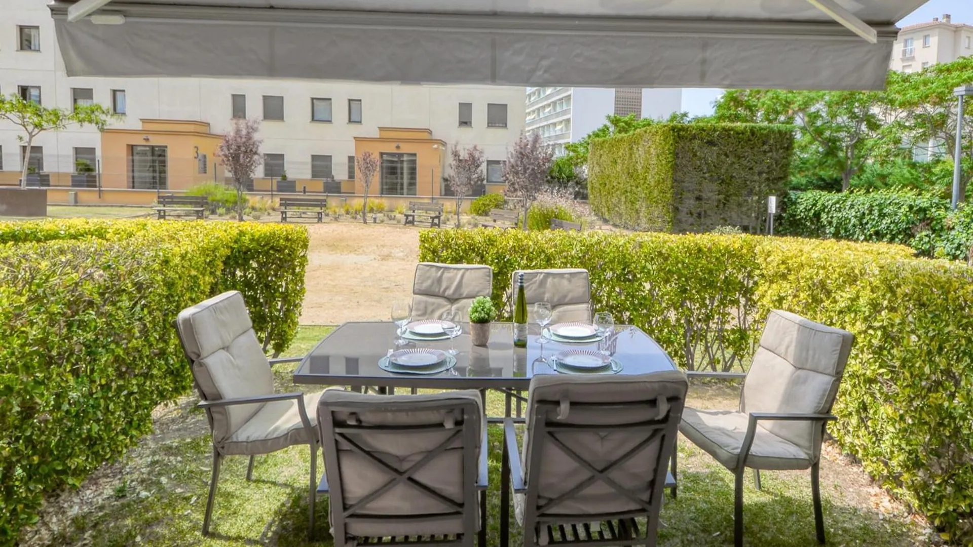 Cozy Apartment With Furniture Ρόζες